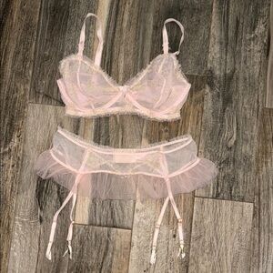 Elegant Pink Lace Lingerie Set